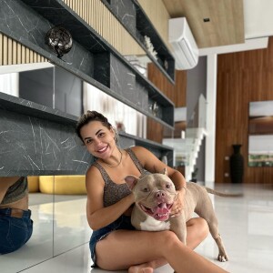 Deolane Bezerra contou que saiu de uma balada às 2hs da manhã com um copo de bebida