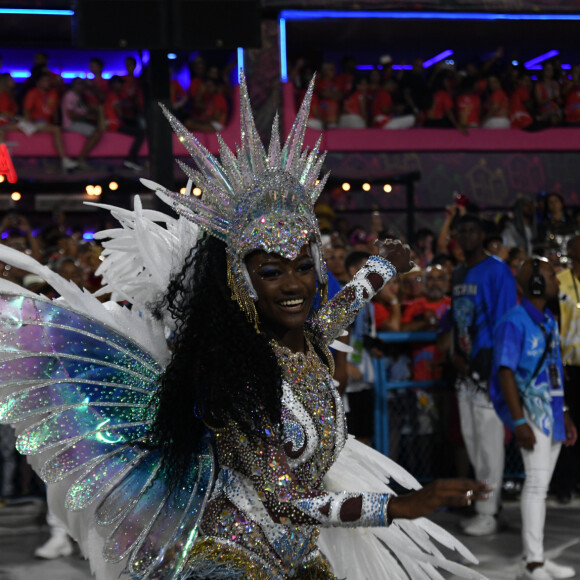 Carnaval 2024: a rainha de bateria da Beija-Flor é Lorena Raíssa