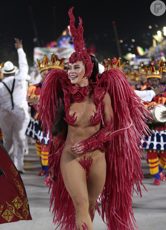 Carnaval 2024: a rainha de bateria da Grande Rio é Paolla Oliveira