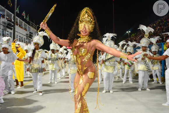 Carnaval 2024: a rainha de bateria da Mangueira é Evelyn Bastos