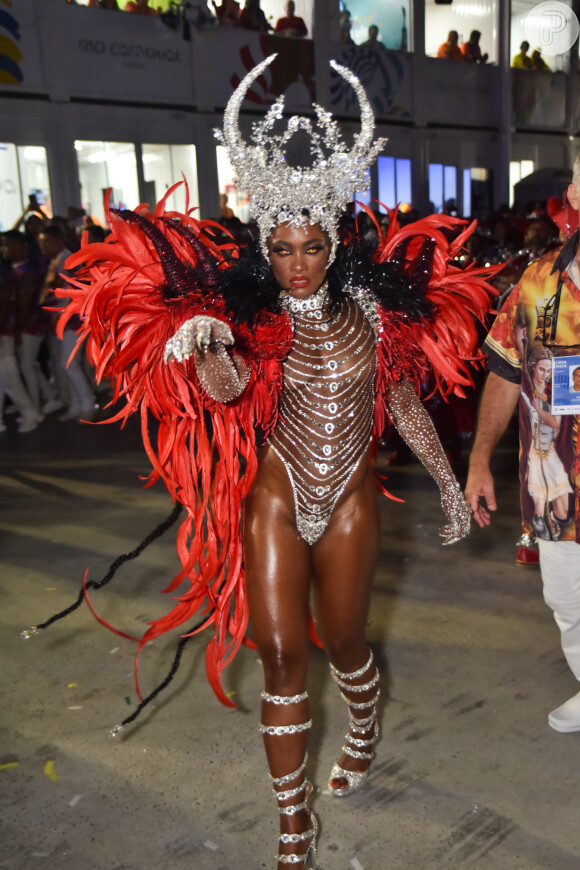 Carnaval 2024: a rainha de bateria da Viradouro é Erika Januza
