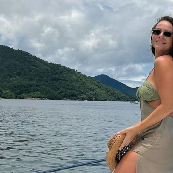 Paolla Oliveira mostra corpo real em dia de passeio de lancha e ganha elogios de fãs