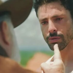 Na reta final de 'Terra e Paixão', Caio (Cauã Reymond) quase agredirá Antônio (Tony Ramos) para defender Aline (Barbara Reis).