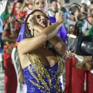 Carnaval 2024: Lexa escolheu um vestido com muito brilho em gravação de especial para a Globo comemorando 40 anos de Sambódromo
