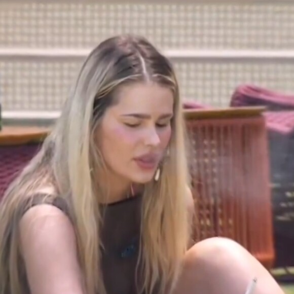 Yasmin Brunet surgiu com cigarro no BBB 24 e levantou polêmica na web