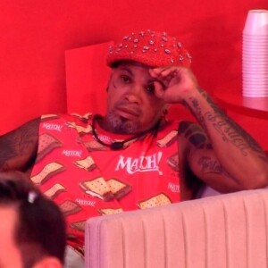'BBB 24': Rodriguinho fica sentado em show de Léo Santana