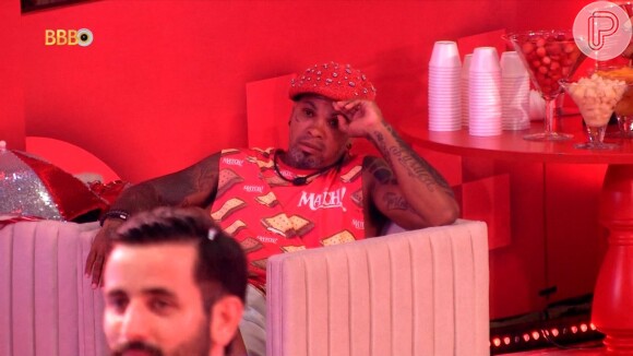 'BBB 24': Rodriguinho fica sério e senta ao fundo em show de Léo Santana