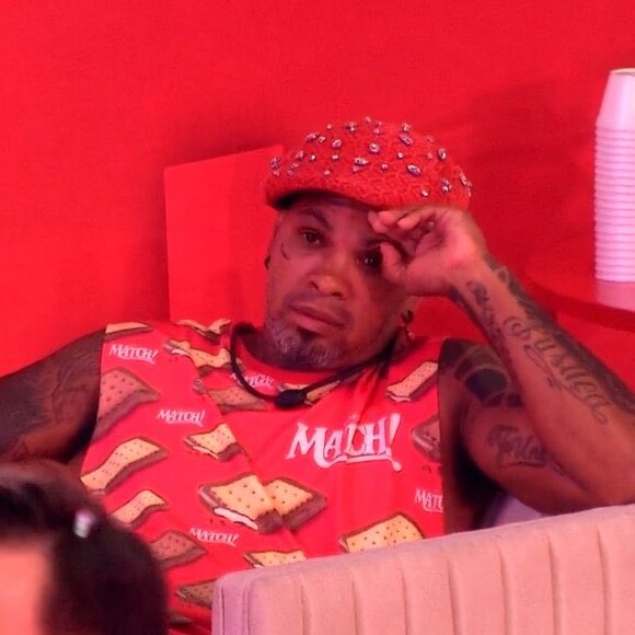 'BBB 24': Rodriguinho fica sério e senta ao fundo em show de Léo Santana