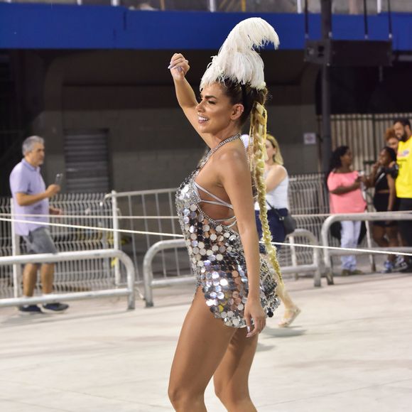 Carnaval 2024 de São Paulo: Erika Schneider também apostou em penas para completar o look de pré-carnaval