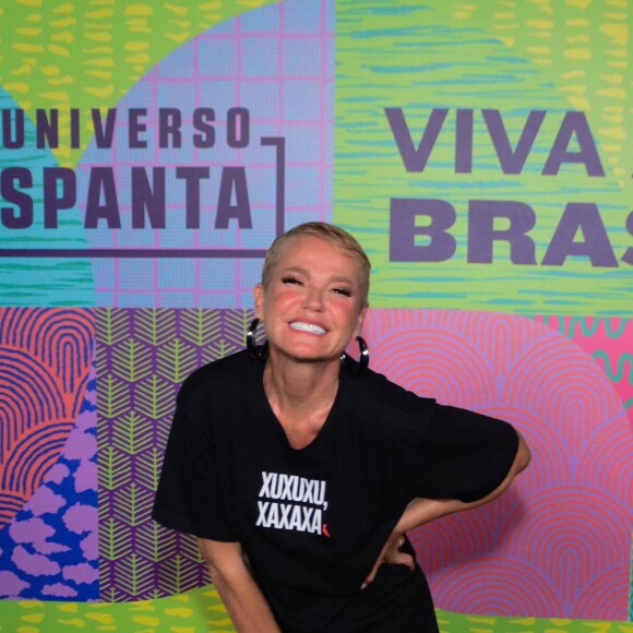 Bruna Marquezine prestigiou Xuxa no evento Universo Spanta