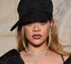 Rihanna prestigiou o desfile da Dior na última segunda-feira (22)