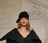 Rihanna está aproveitando a Paris Fashion Week em grande estilo