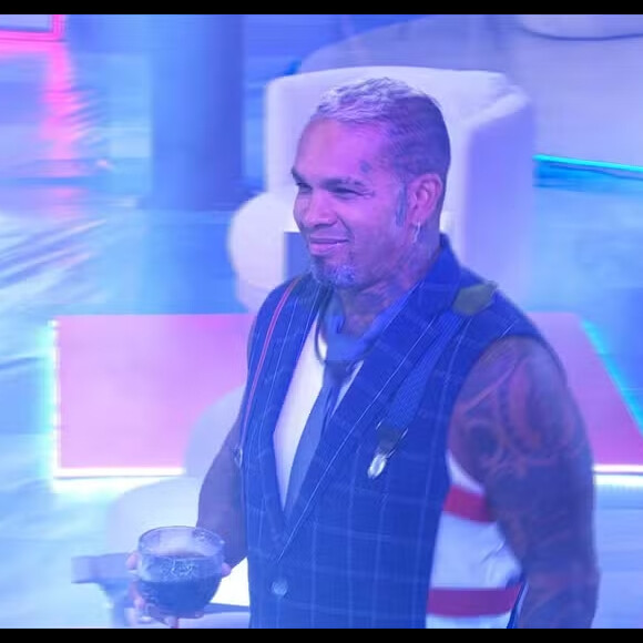 'BBB 24': Rodriguinho se diverte ao som dos hits de Jota Quest