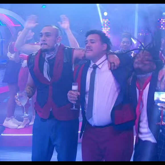 No 'BBB 24', Rodriguinho abraça brothers e canta as músicas do Jota Quest