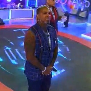 Rodriguinho virou assunto nas redes sociais por sorrir e dançar no 'BBB 24'