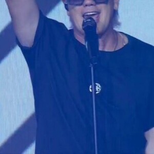 'BBB 24': Rogério Flausino, vocalista do Jota Quest, cantou seus maiores sucessos na festa e animou até Rodriguinho