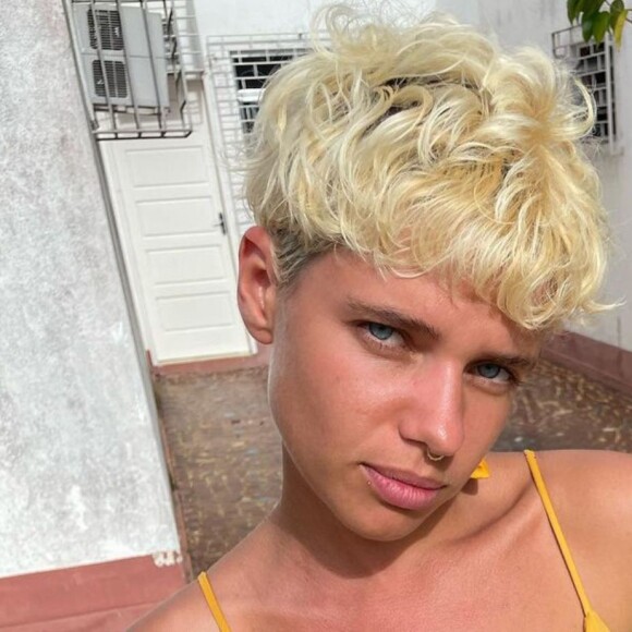 Bruna Linzmeyer é assumidamente uma mulher queer e faz questão de não seguir padrões
