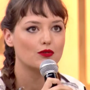 Mallu Magalhães cantou samba no 'Encontro' e foi detonada nas redes sociais