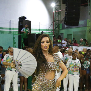 Rafa Kalimann arrasou com vestido transparente em ensaio da Imperatriz para o carnaval 2024