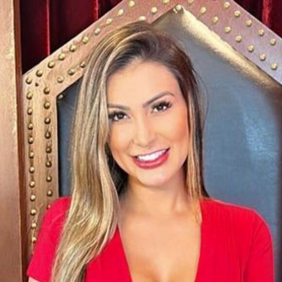 Andressa Urach grava novo vídeo pornô com 2 homens e dispara: "uma loira e dois negões"