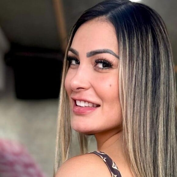 Andressa Urach polemizou ao dizer, ainda, que o Brasil ficará com inveja dela depois desse vídeo