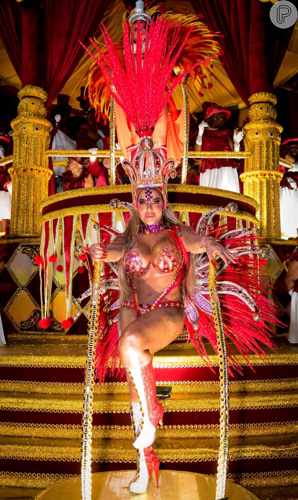 Rafaella Santos no carnaval 2023 do Salgueiro desfilou em um dos carros alegóricos da escola da Tijuca