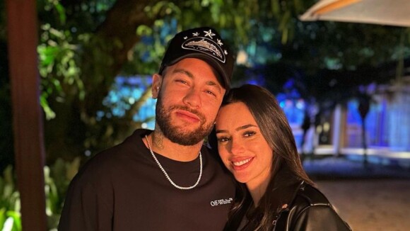 Voltaram? Neymar compartilha momento íntimo com Bruna Biancardi após traições e web reage: 'Esporte favorito é humilhar'