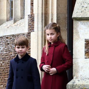 Charlotte e Louis, filhos de Kate Middleton e Príncipe William, são terceira e quarto na linha de sucessão, mas serão desbancados quando George tiver um filho