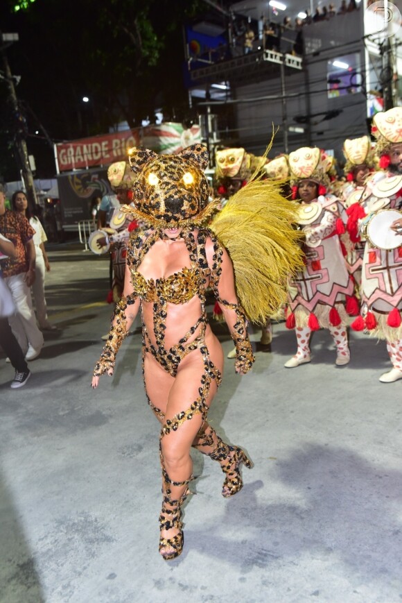 Paolla Oliveira foi uma das mais comentadas no Carnaval 2024 com look que virava onça na Sapucaí