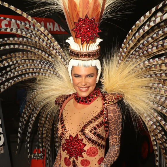 Carnaval 2024 do Rio: Mariana Goldfarb também desfilou como musa da Grande Rio