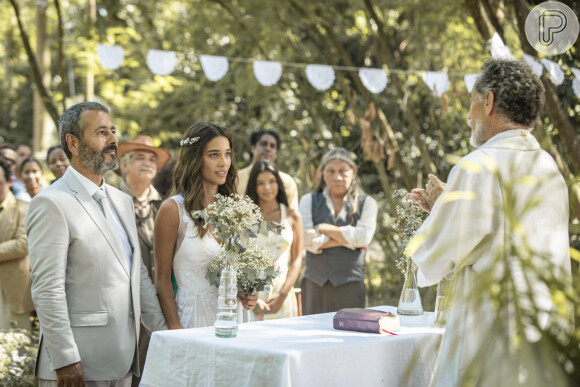 Em 'Renascer', Mariana (Theresa Fonseca) tem ataque de ciúmes antess dfo casamento com Inocêncio (Marcos palmeira).
