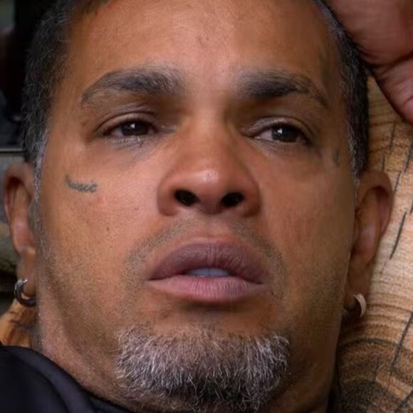 'BBB 24': Rodriguinho chora e é aconselhado por MC Bin Laden em festa