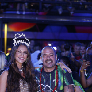 Desfile das Campeãs 2024: Paolla Oliveira apostou em um vestidinho transparente e posou ao lado de Diogo Nogueira no Camarote antes de desfilar como onça pela Grande Rio