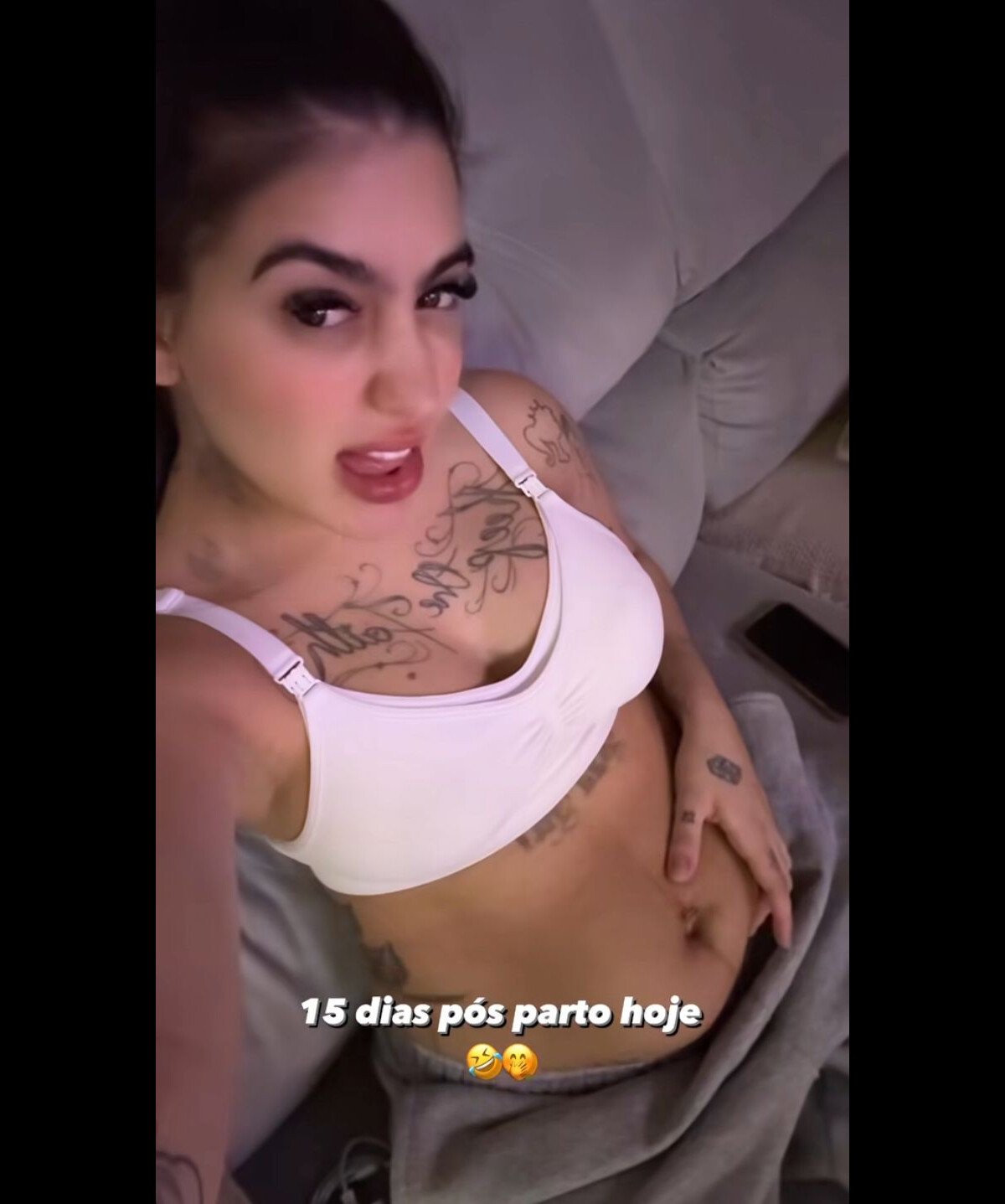 Foto: MC Mirella chegou a destacar a pele flácida em sua barriga depois do  parto - Purepeople