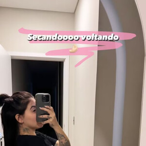 MC Mirella voltou a atualizar suas redes sociais com foto do corpo e surpreendeu com um super emagrecimento