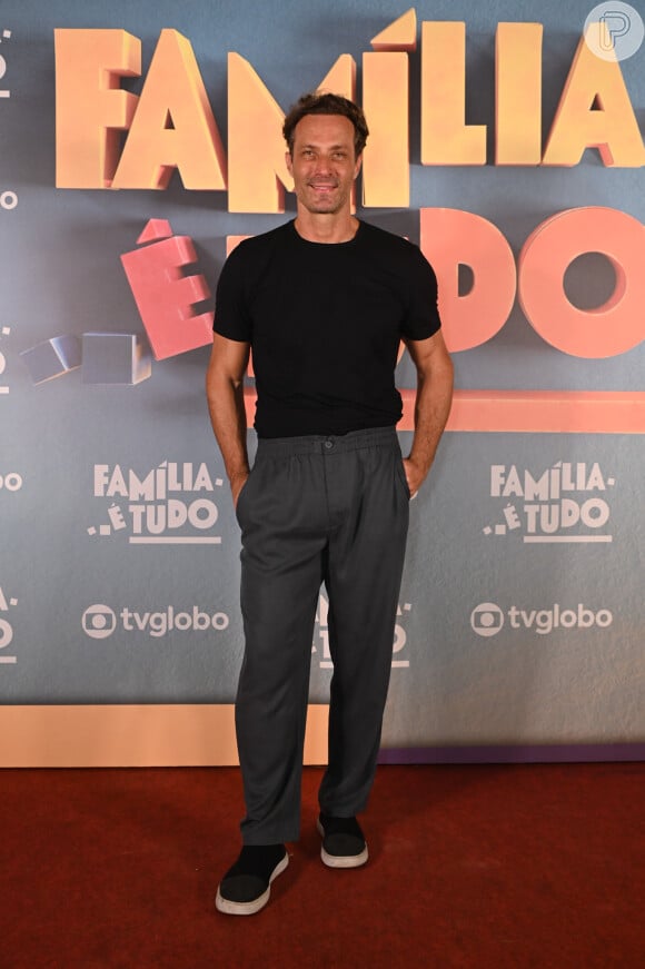 Fernando Pavão está de volta à Globo como Mathias na novela 'Família é Tudo', que estreia dia 4 de março de 2024