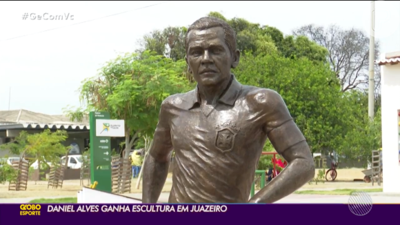 Em 2020, Daniel Alves ganhou uma homenagem na cidade com a construção de uma estátua na praça do Vaporzinho