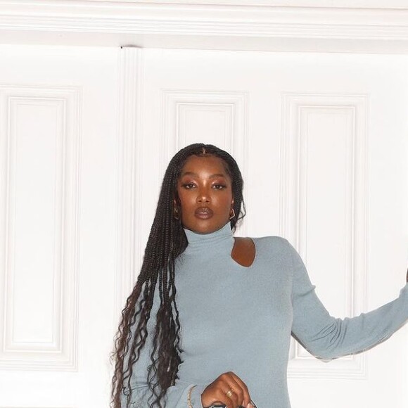 Na atual cotação, vestido usado por Iza e Paolla Oliveira chega até a R$ 15,6 mil