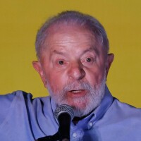 Com julgamento marcado no STJ por estupro, Robinho é alvo de duras críticas de Lula: 'Espero que pague o preço da irresponsabilidade'