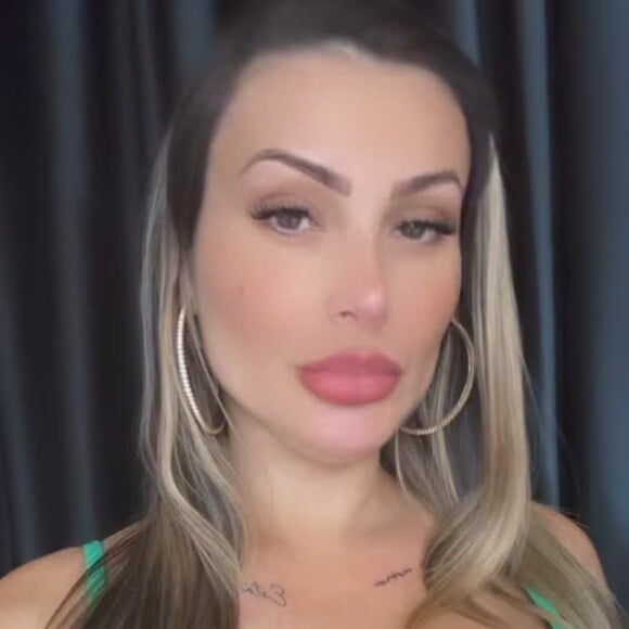 'Andressa Urach, você tem que procurar um tratamento psicológico e não um tratamento estético', sugeriu outro seguidor