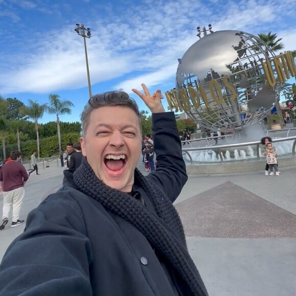 Enquanto estavam fora, Xororó quase colocou fogo na casa e, ao voltarem, Lucas Lima e o casal caíram na risada