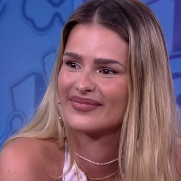 Equipe de Yasmin Brunet desmentiu print de susposta revolta da modelo e afirmou se tratar de uma fake news
