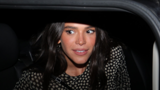 Tá rolando? Bruna Marquezine é vista com cantor fenômeno da música latina, diz perfil