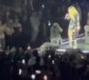 Momento em que Madonna chamou a atenção de fã cadeirante que não se levantava para homenageá-la em show