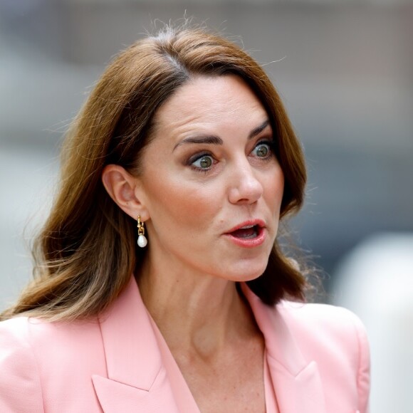 Kate Middleton está envolvida em rumor de que estaria com câncer