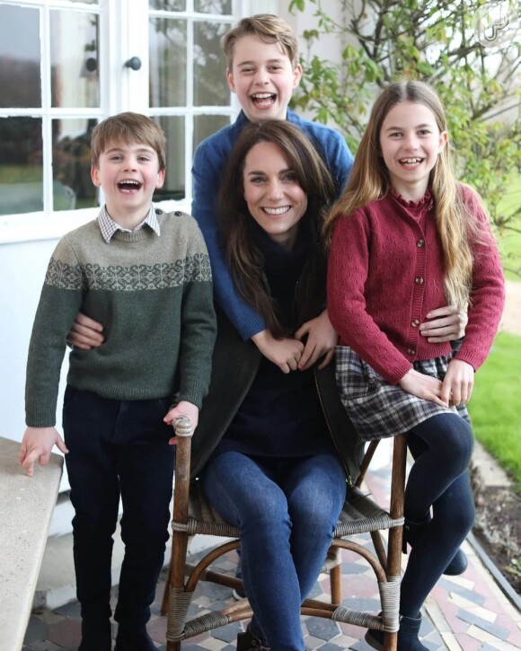 Kate Middleton postou foto com os filhos mas depois admitu ter editado a imagem