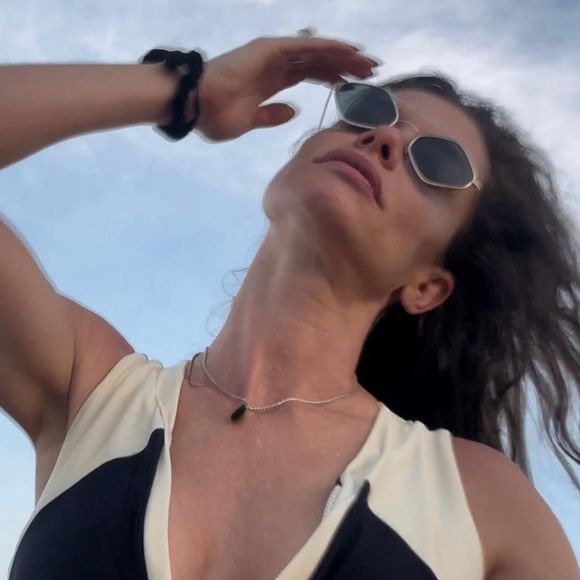 Enquanto ousa na web, Alinne Moraes grava um novo projeto para a Globo