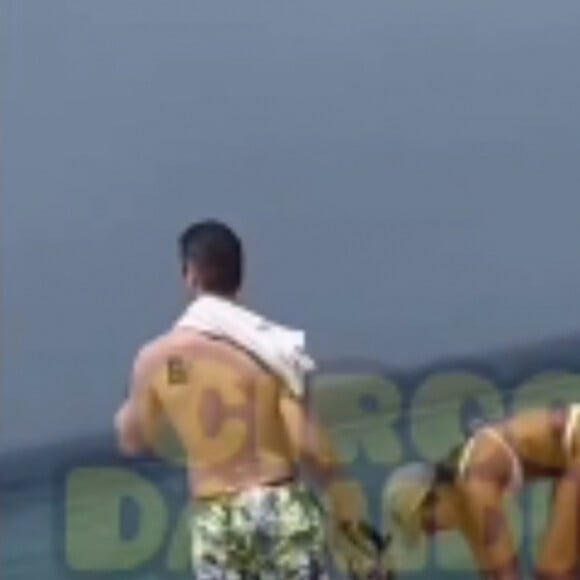 Lucas Lima foi flagrado com uma loira misteriosa em uma praia do Rio de Janeiro nesta semana