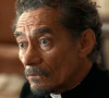 Padre Santo (Chico Diaz) se despede de 'Renascer' nos próximos dias. O personagem morre em seu jipe, que será visto por Lívio (Breno da Matta)