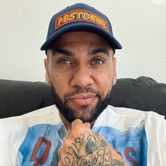 Daniel Alves nunca admitiu estupro contra uma jovem em boate e apresentou cinco versões para o crime